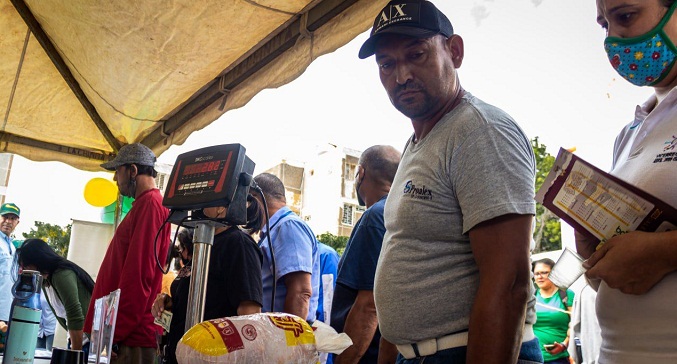 Mil familias beneficiadas en la primera Feria Avícola del Sol de la Alcaldía de Maracaibo