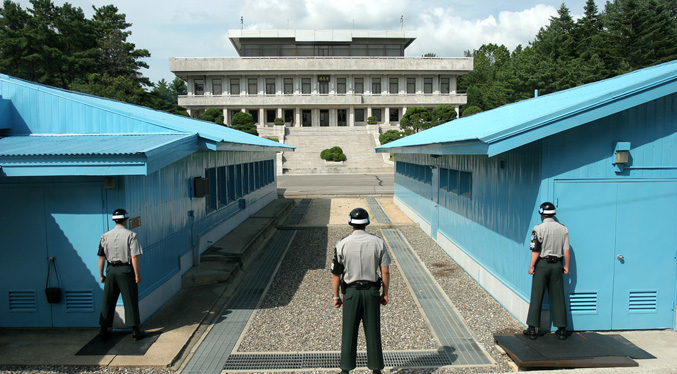 Corea del Sur vuelve a tratar de «enemigo» al Norte en un documento de Defensa