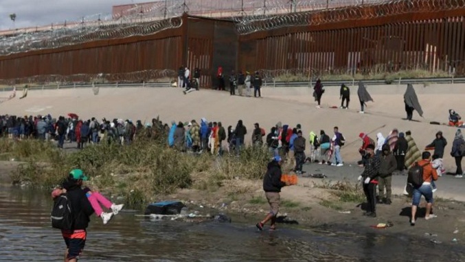 Los arrestos de migrantes en la frontera de Estados Unidos disminuyeron 40 % en enero