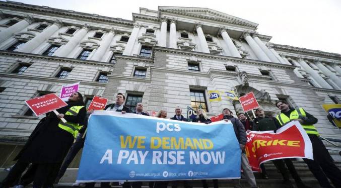 Medio millón de trabajadores en Reino Unido convocados a la mayor huelga en una década