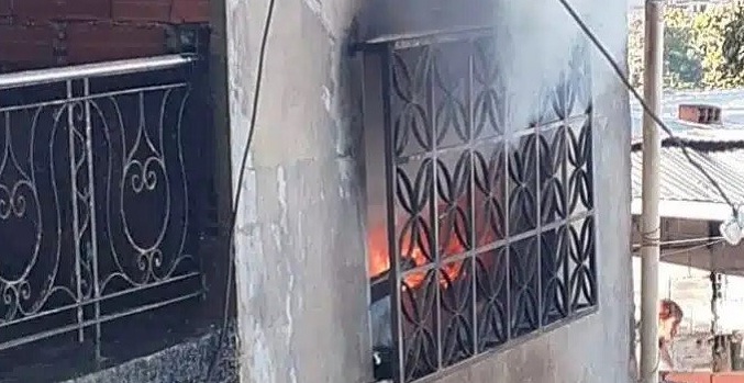 Una mujer y dos hijos mueren tras incendiarse su vivienda en La Dolorita