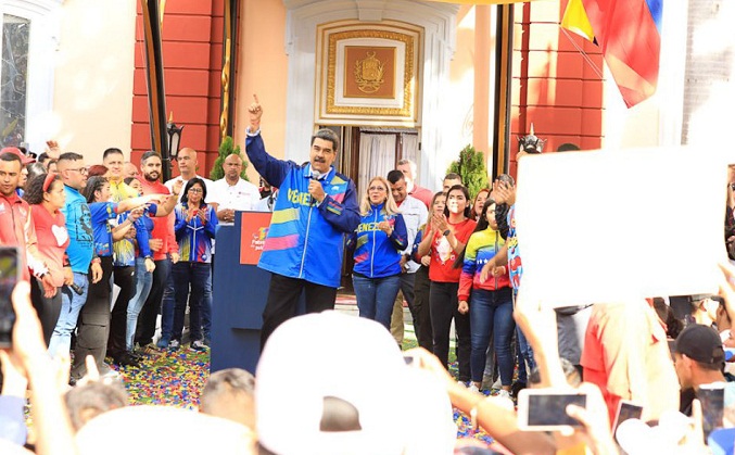 Maduro anuncia programa para “hacer más” por la juventud