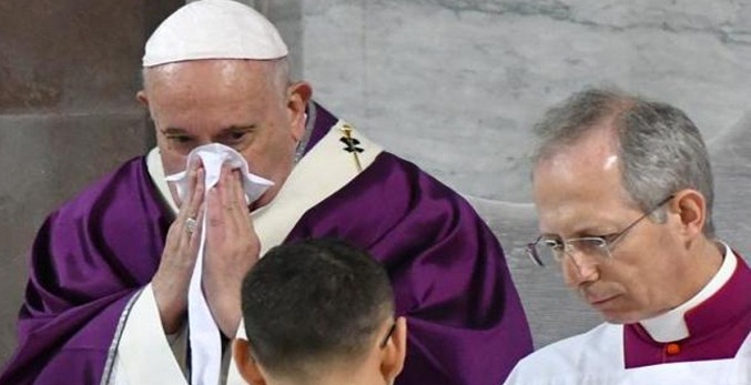 Fuerte resfriado obliga al Papa a suspender un acto y no leer discursos