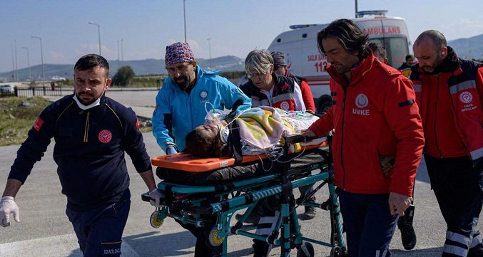 Rescatan a cinco personas nueve días después del terremoto en Turquía