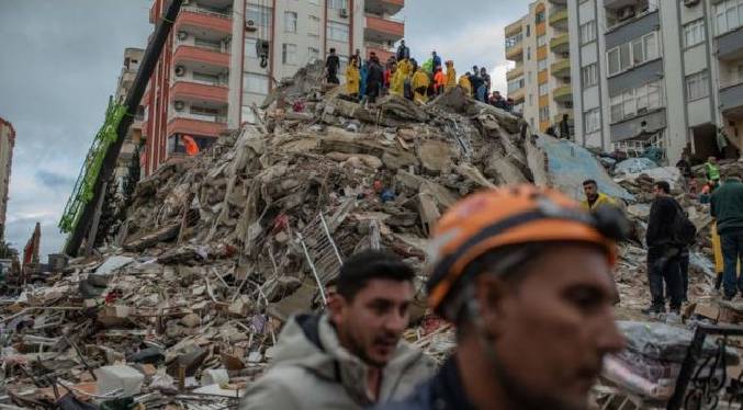 Más de 28 mil muertos dejan terremotos en Turquía y Siria