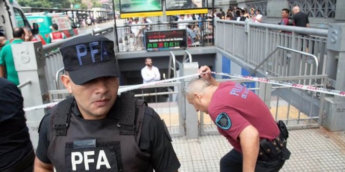 Tiroteo en la principal estación de tren de Buenos Aires deja una agente de policía muerta