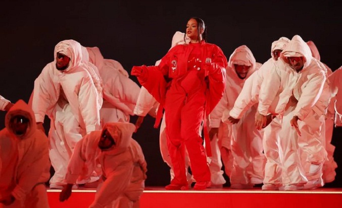 Rihanna triunfa en el medio tiempo del Super Bowl (Fotos+videos)