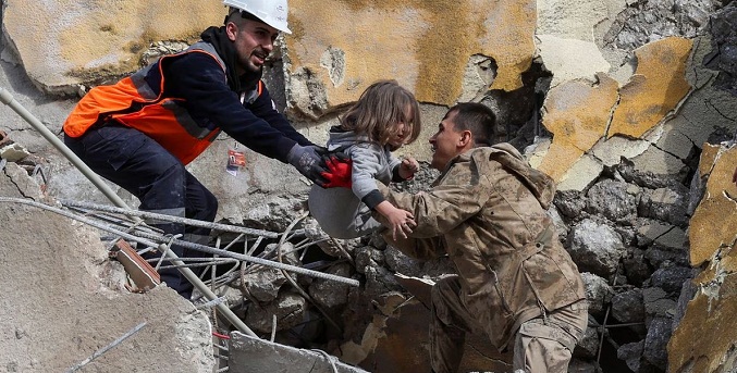 Unas cinco mil 200 personas han muerto en los terremotos en Siria y Turquía