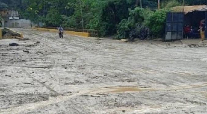 Las lluvias afectan conexión vial en dos municipios de Trujillo