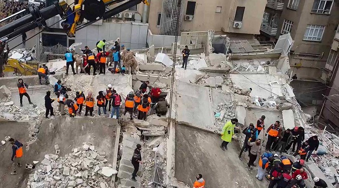 Más de tres mil 600 muertos en Turquía y Siria por los devastadores terremotos