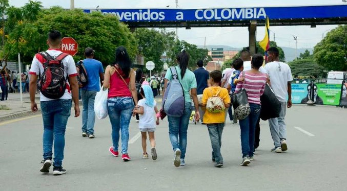 Nueva oleada de migrantes venezolanos caminan por las carreteras de Norte de Santander