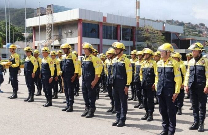 Venezuela envía 53 especialistas a Chile para apoyar en combate de incendios