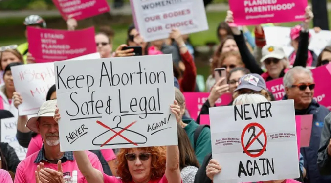 Mujeres denuncian a Texas por negarles abortar pese a riesgos médicos que afrontaban