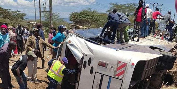 Al menos 14 muertos en el accidente de un autobús universitario en Kenia