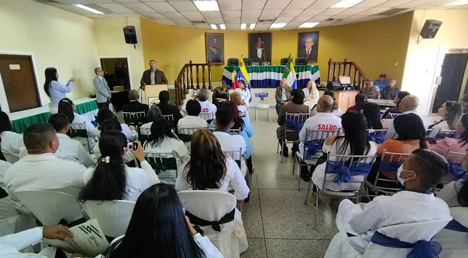 Luis Caldera reconoce labor de médicos marenses