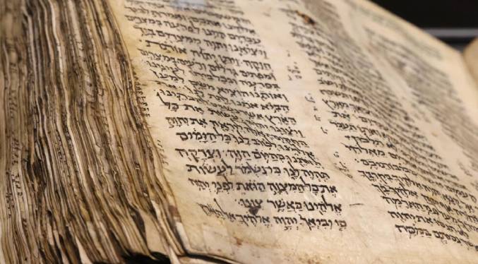 La Biblia hebrea conocida más antigua se expone en Israel