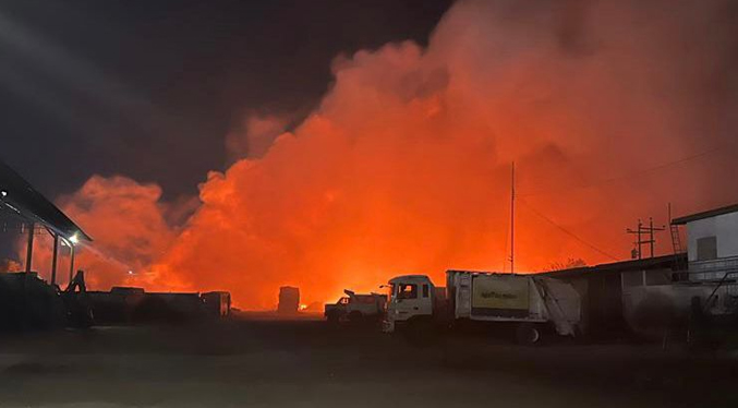 Alcaldía de Maracaibo extingue incendio en Zona de Transferencia Recimara en Haticos