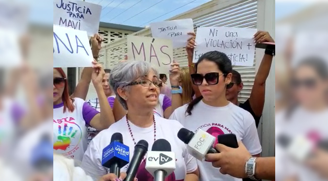 Madre de María Montiel protesta frente a Lenín Rojas: «Queremos justicia, ni una más»