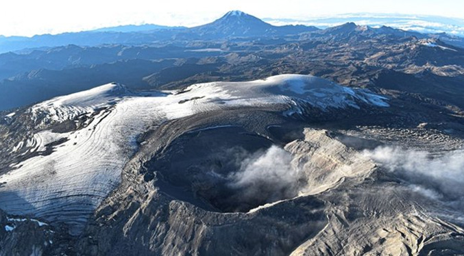 Decretan alerta naranja por erupción probable en «días o semanas» del volcán Nevado del Ruiz en Colombia