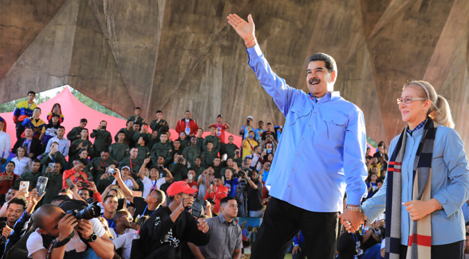 Maduro solicita una reunión urgente con el Ministro de Transporte para revisar el pasaje estudiantil