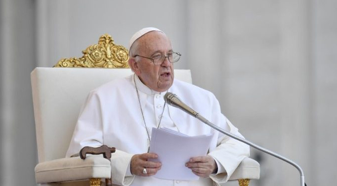 El Papa hace un llamado para que se detenga a los traficantes de seres humanos