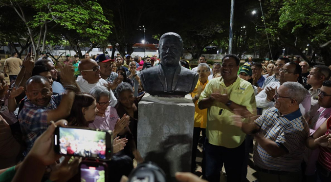 Alcaldía de Maracaibo restaura busto y reinauguró la plaza Astolfo Romero “El Parroquiano”