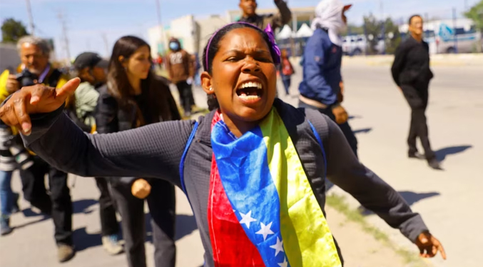 AMLO es recibido en Ciudad Juárez con protestas: “¡Muerte no, vida sí!”