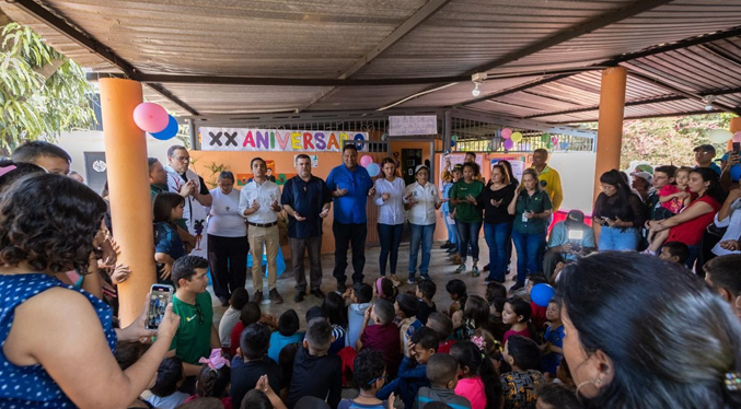 Séptima sala de lectura llega a Amalwyn en el sur de Maracaibo