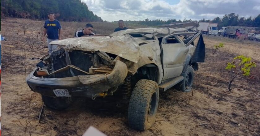 Accidente de camioneta en carretera Anzoátegui – Bolívar deja tres fallecidos y un menor lesionado