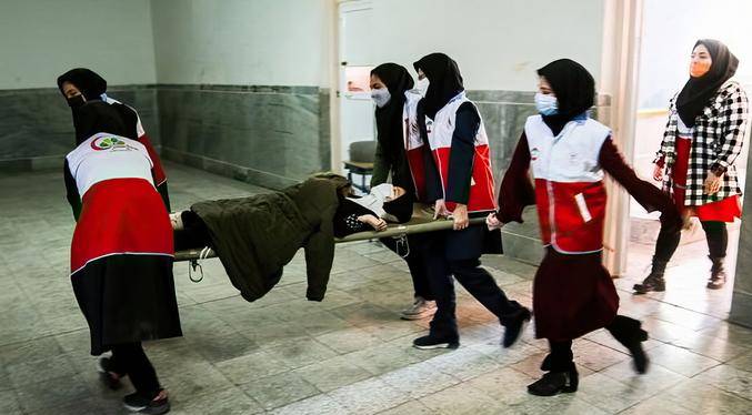 Irán detiene a más de 100 personas por envenenamiento de niñas