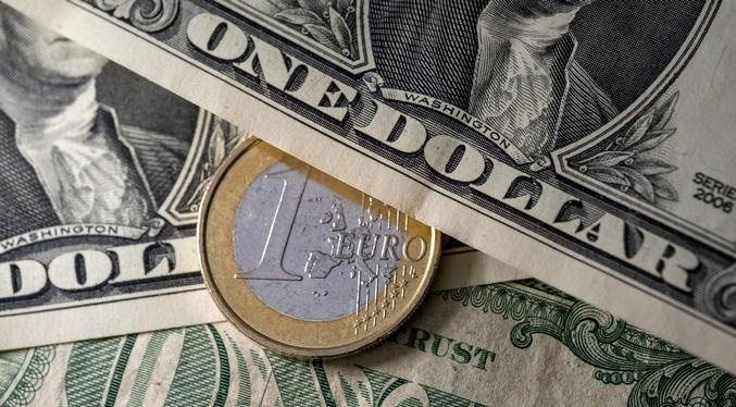 El euro cae con fuerza por la huida del riesgo y búsqueda de activos seguros