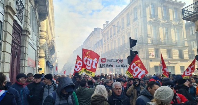 Bloqueos y protestas en Francia contra reforma de pensiones