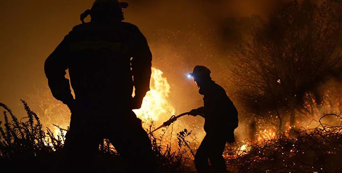 Más de 100 incendios forestales provocados arden en el norte de España