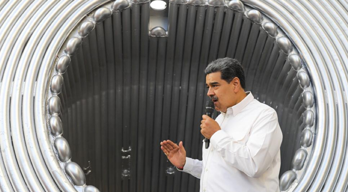 Maduro ordena la creación del centro nacional de investigación científica