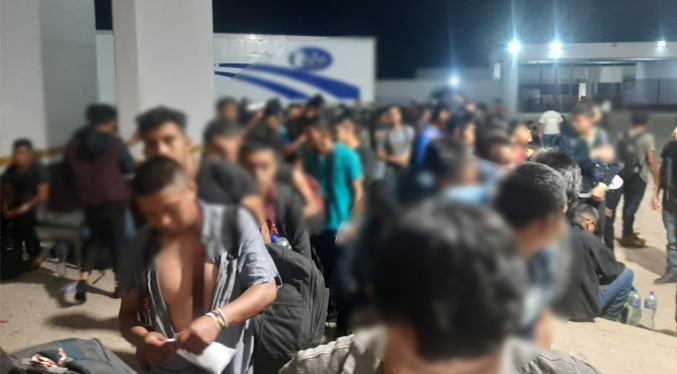 México localiza a 343 migrantes abandonados en un camión
