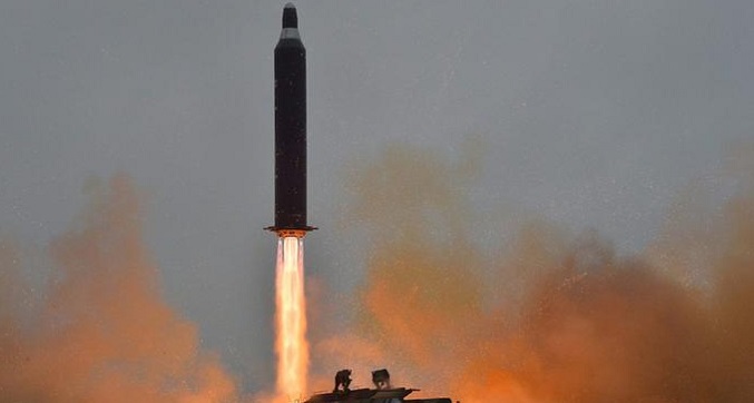 Corea del Norte lanza un misil balístico al mar de Japón