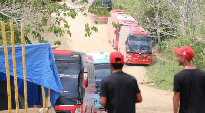 Autoridades panameñas verifican traslado de migrantes de Darién a Chiriquí