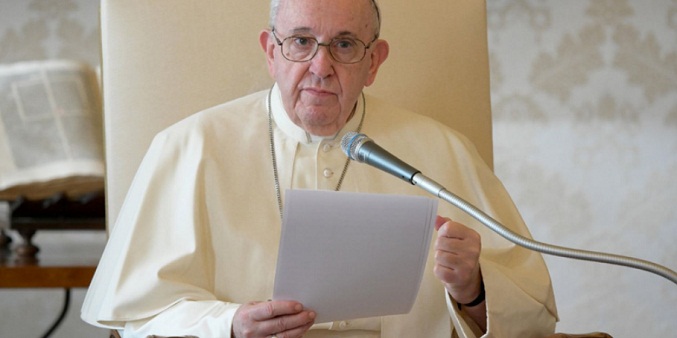 Papa elimina casas gratuitas o baratas para cardenales y dirigentes