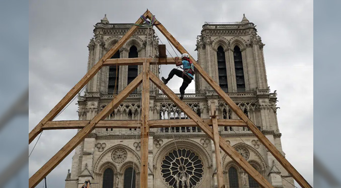 Rápido avance de reconstrucción de la catedral de Notre Dame
