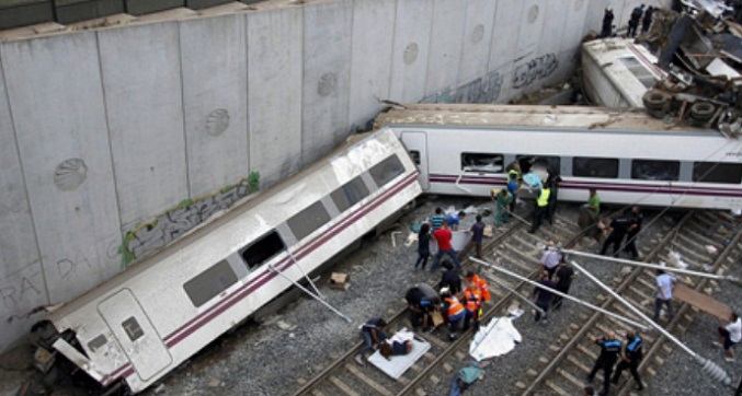 Al menos 36 muertos por choque de dos trenes en Grecia
