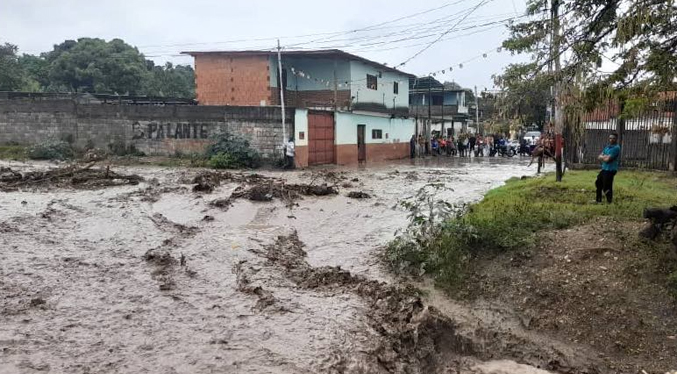 Reportan dos viviendas derrumbadas por lluvias en Barquisimeto