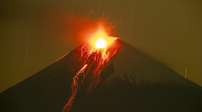 El volcán ecuatoriano Sangay generó cerca de 90 explosiones en un día