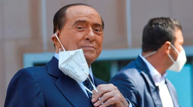 Mejora la salud del ex primer ministro italiano Berlusconi, según los médicos