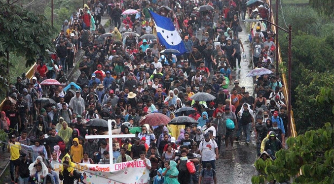 México promete libre tránsito para la caravana de migrantes