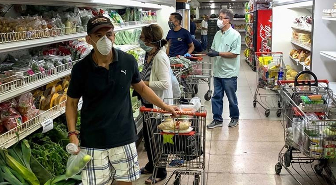 Venezolanos necesitan 17 dólares diarios para cubrir la cesta básica