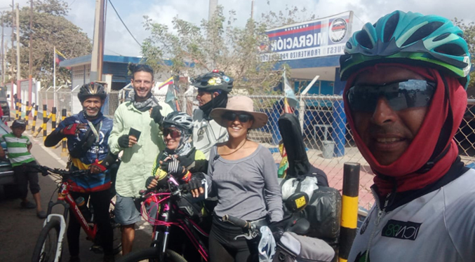 Pareja argentina llega a Maracaibo en bicicleta