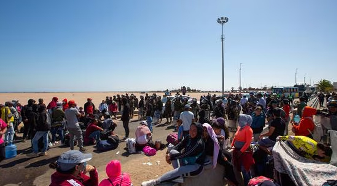 Perú y Chile evalúan abrir un corredor humanitario para atender la crisis migratoria