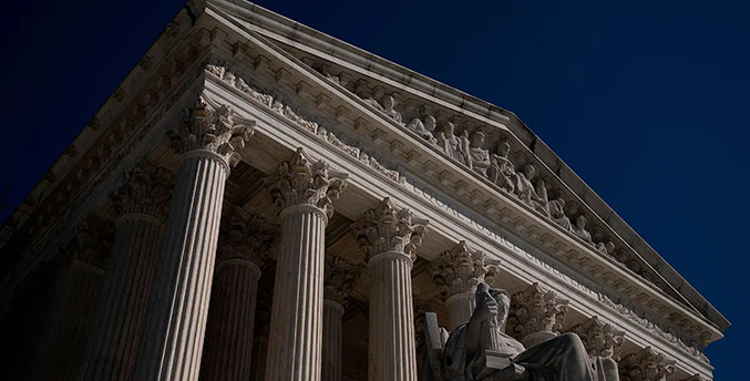Corte Suprema de EEUU examina caso sobre derechos religiosos en la esfera laboral