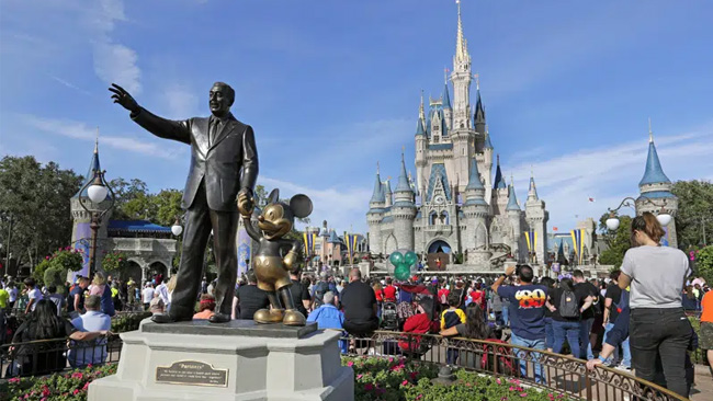 Disney demanda al gobernador de Florida por toma de terrenos