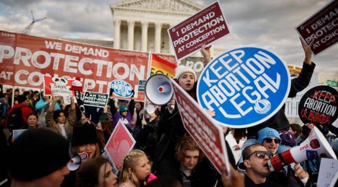 Corte Suprema de EEUU mantiene acceso a píldora abortiva